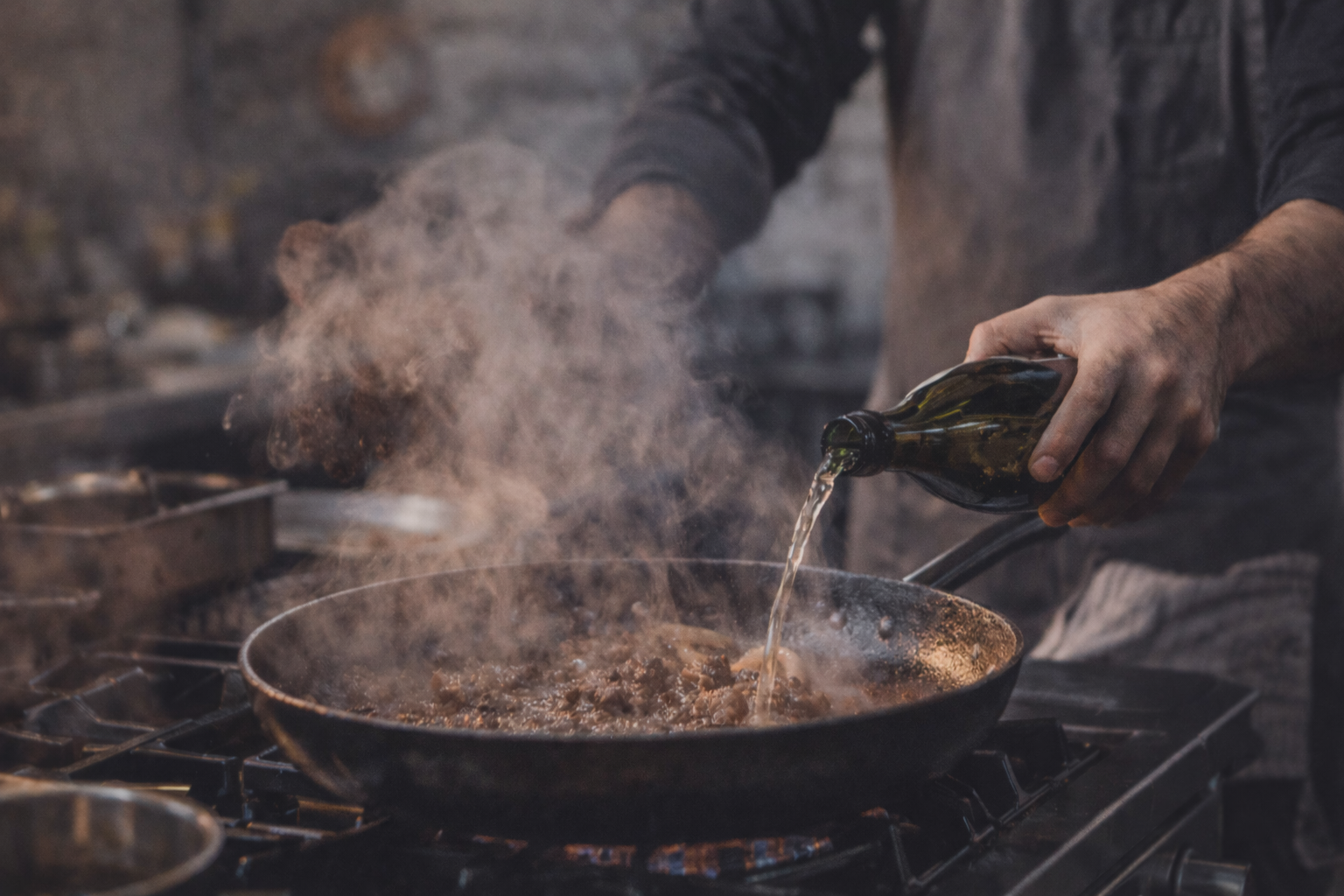 El truco clave para potenciar cualquier caldo: cómo desglasar correctamente un sofrito de carne