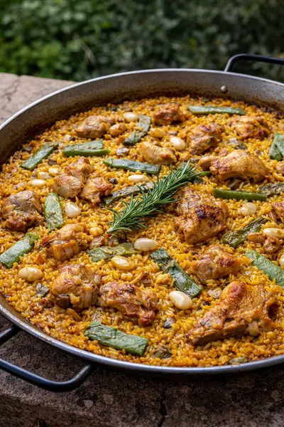 Paella valenciana auténtica tradicional